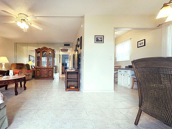 3rd image of 345 Markham P #345