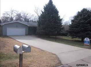 11725 Hickory Rd, Omaha, NE 68144