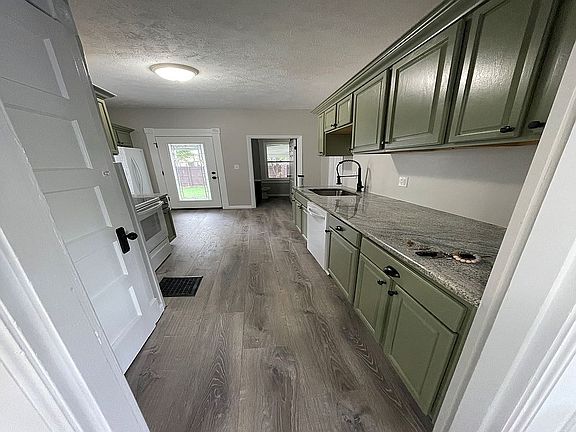 4th image of 706 Wilfred Ave