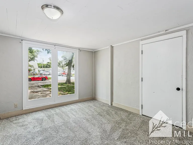 2902 E Lincoln St — Photo 11