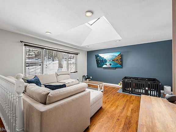 5th image of 7 Alpine Dr