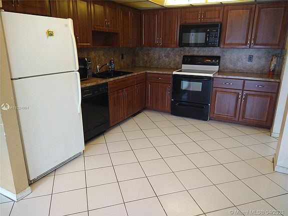3rd image of 601 N University Dr #28