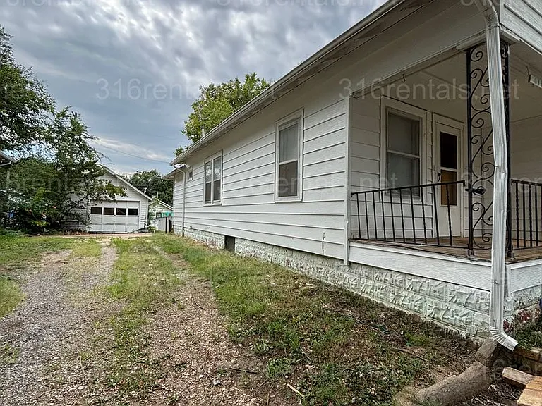 519 N High St — Photo 2
