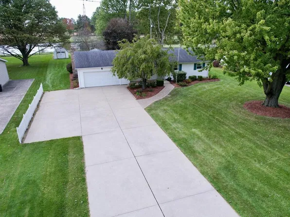 3076 Oak Dr, Bucyrus, OH 44820