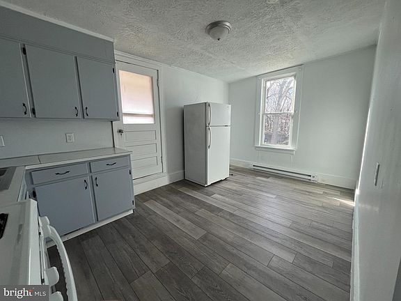 5th image of 762 Broad St #A