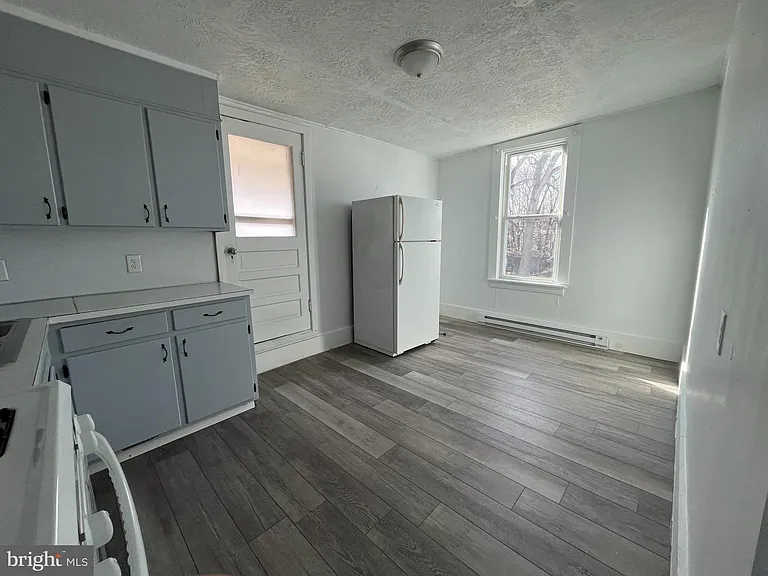 762 Broad St #UPPER A — Photo 5