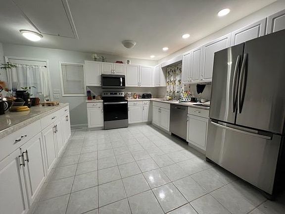 2nd image of 287 E Munroe St