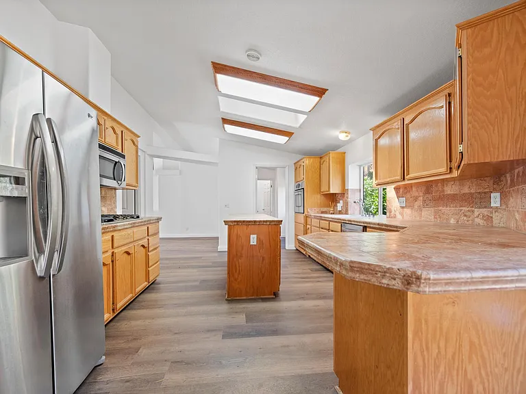 1057 E La Loma Ave — Photo 18