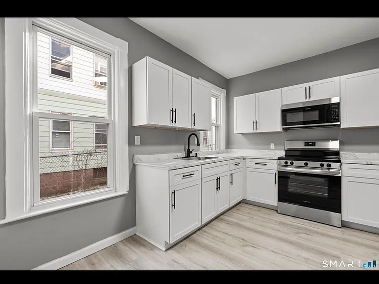 362-364 Sigourney St #1 — Photo 3