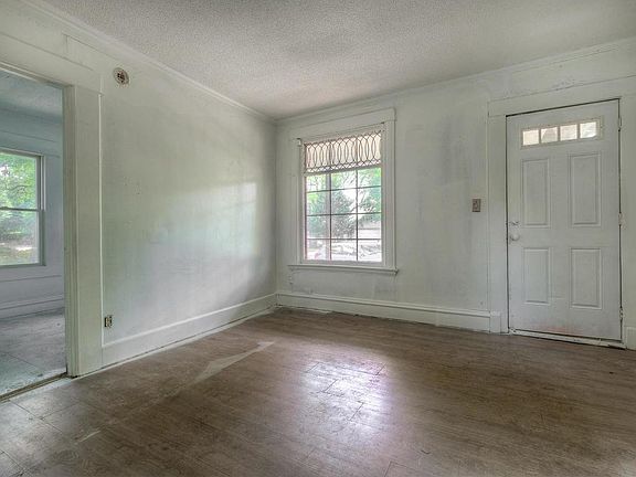 3rd image of 2608 29th Ave S