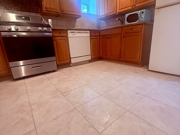 5th image of 8804 3rd Ave