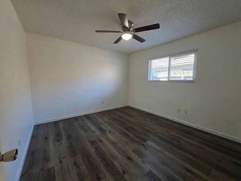 Gareth Ln - Triplex — Photo 22