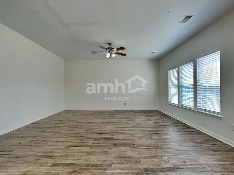 407 Pine Hill Ln — Photo 6