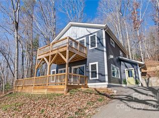 112 Sunview Ridge Dr, Swannanoa, NC 28778