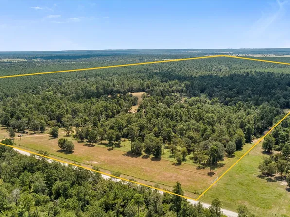 235 Flynt Rd, Huntsville, TX 77320