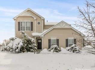 2039 Greenview Dr, Woodstock, IL 60098