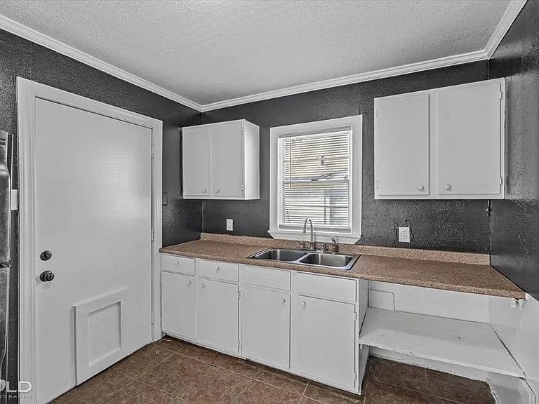 2400 Broadway Dr — Photo 15