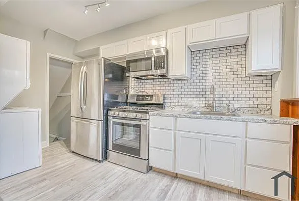 3 bed, 1255 sqft, $2,495 — Photo 1