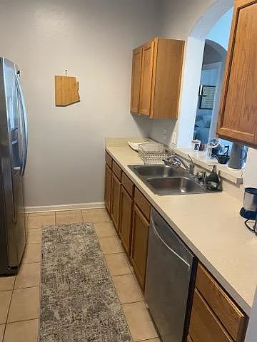 2 bed, 1050 sqft, $1,500 — Photo 3