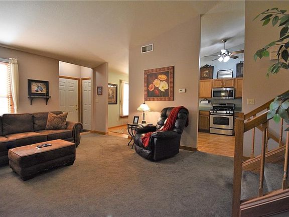 2nd image of 870 W Park Ave