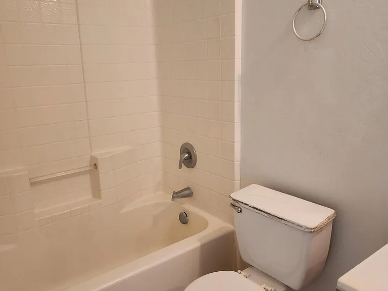 232 W Elm Ave #B — Photo 8