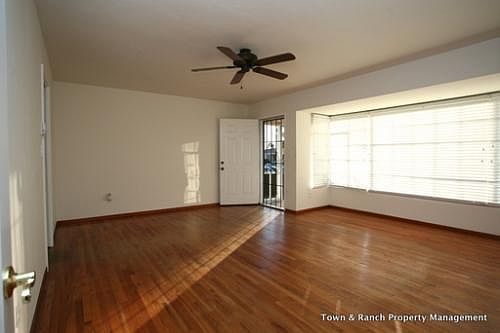 2nd image of 3841 Vista Grande Dr