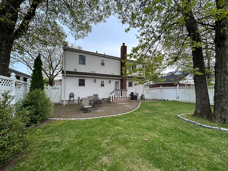 29 Schmidts Ln — Photo 3