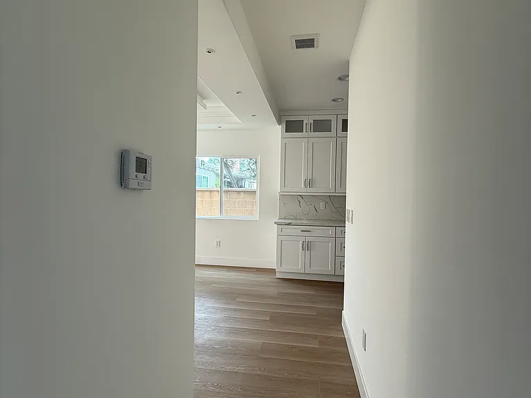 612 1/2 Sylvan St S — Photo 14