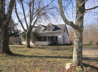 1542 Old McKenzie Hwy, Paris, TN 38242