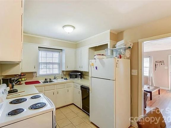 5th image of 104 Eden Cir