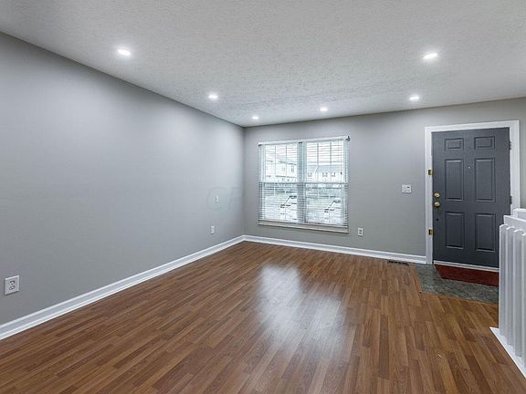 3rd image of 912 Charleston Way Dr #13E