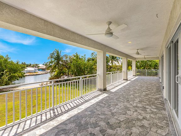 4th image of 1008 Buttonwood Dr E