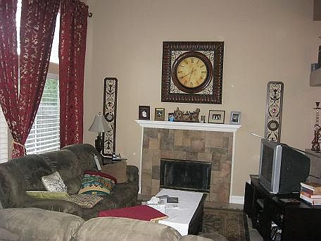 3rd image of 900 Celestine Cir