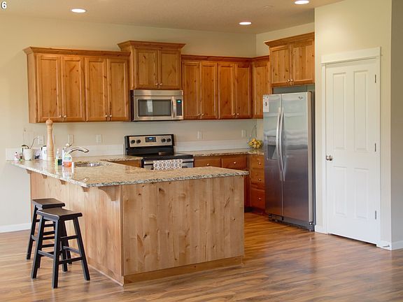 3rd image of 3006 NE 75th St