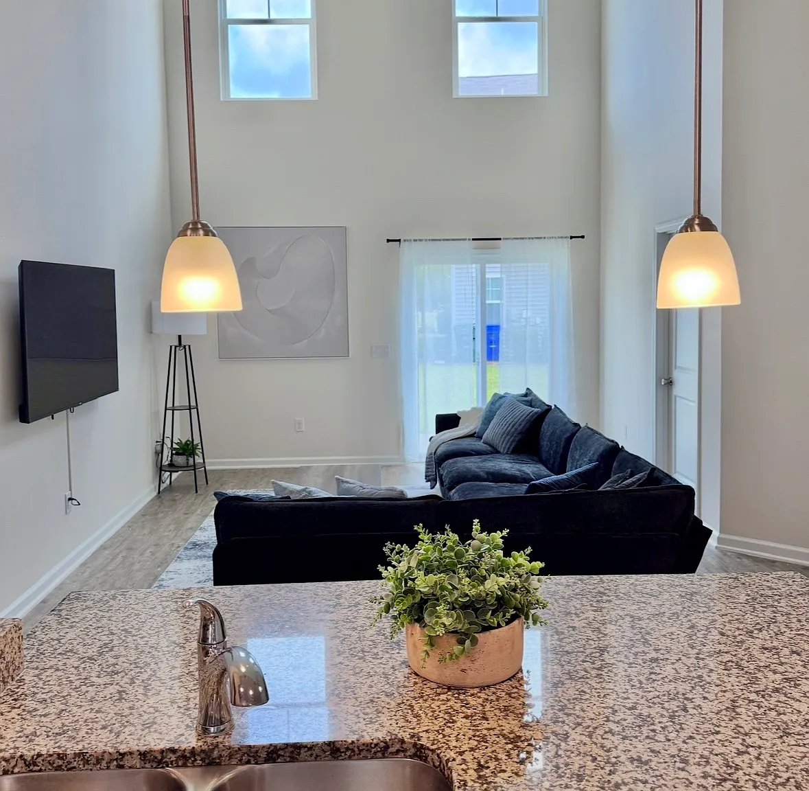 4 bed, 3.5 bath, 2324 sqft, $2,900 — Photo 1