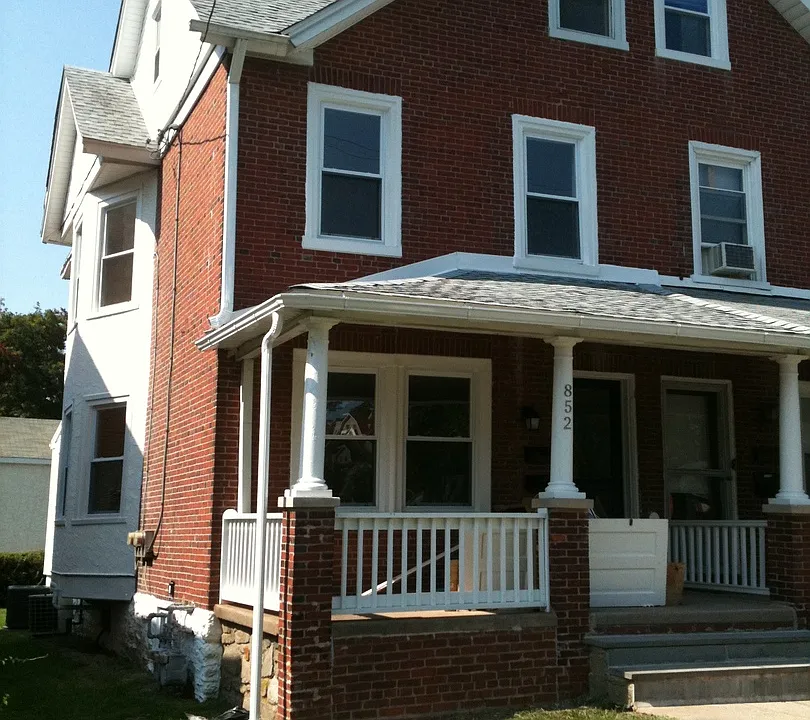 852 Martin Ave