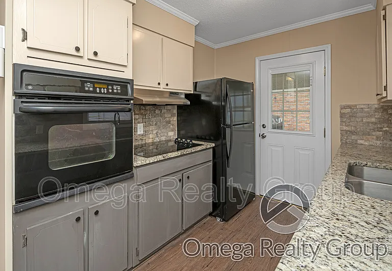 1265 Adell St — Photo 18