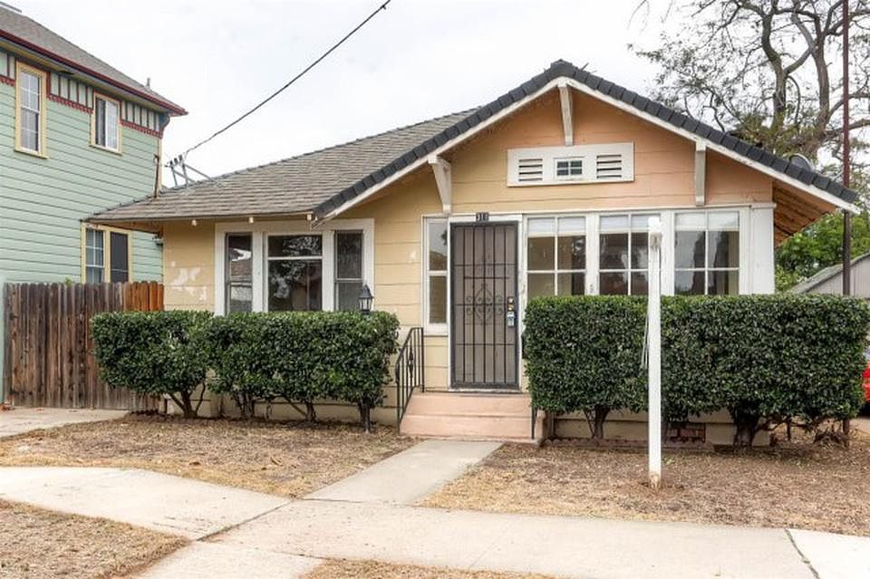 1st image of 1033 A Ave