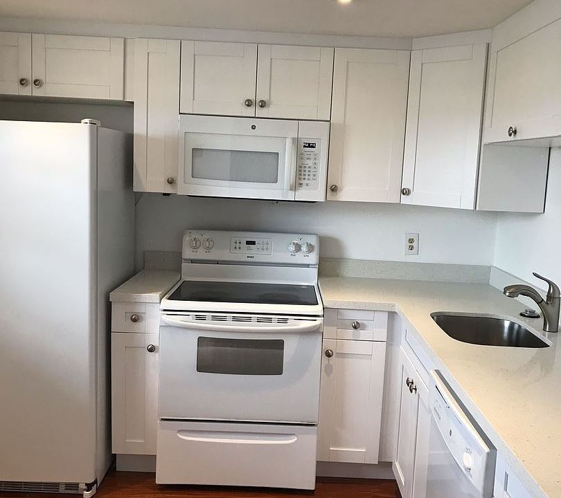 1st image of 300 NE 26th Ave APT 404