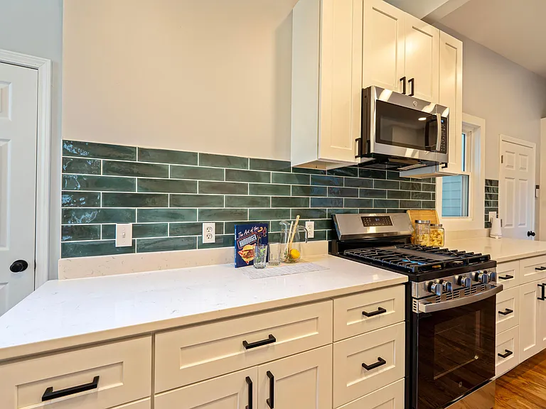 150 N Oak St — Photo 10