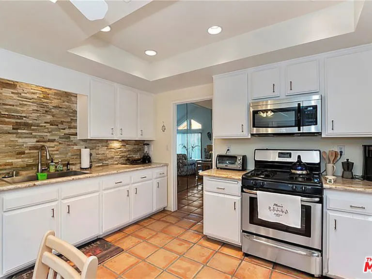 8 Las Cruces Ln — Photo 9