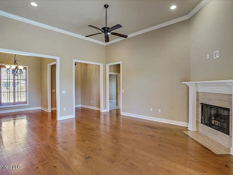 987 N Azalea Dr — Photo 5