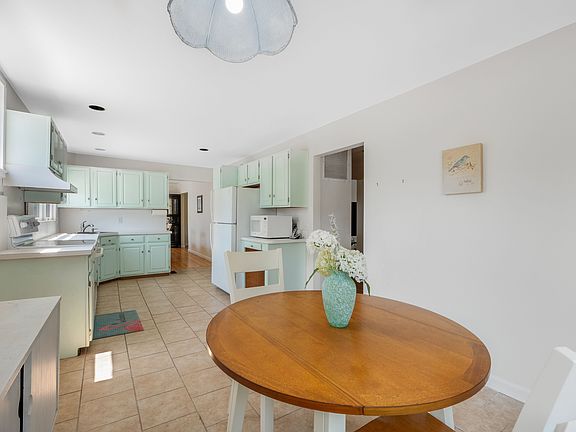 5th image of 88 Bishops Ln