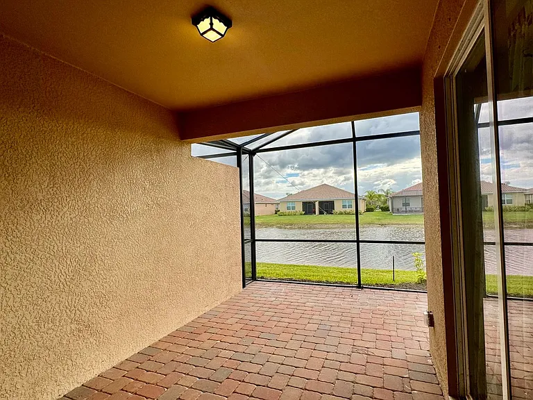 2066 Tamarron Ln — Photo 3