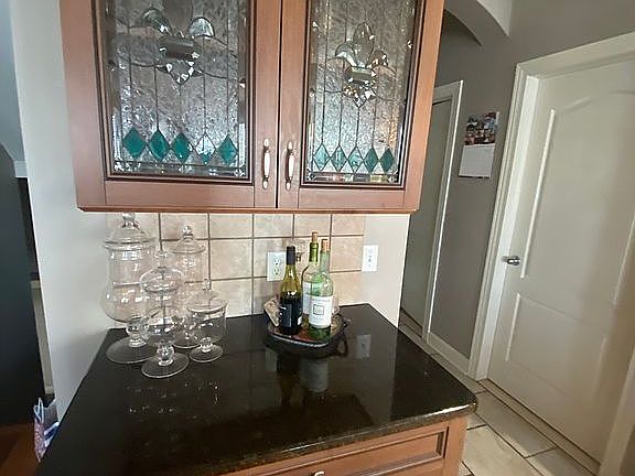 Wet bar in kitchen 