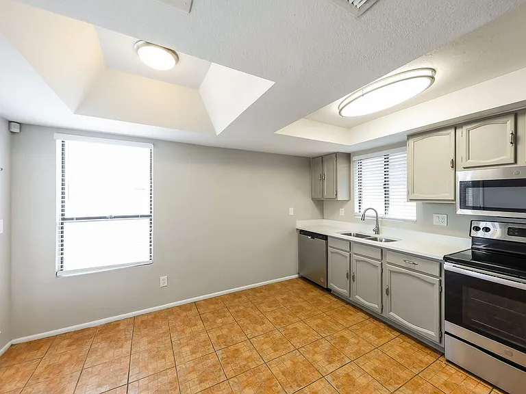 6630 W Poinsettia Dr — Photo 8