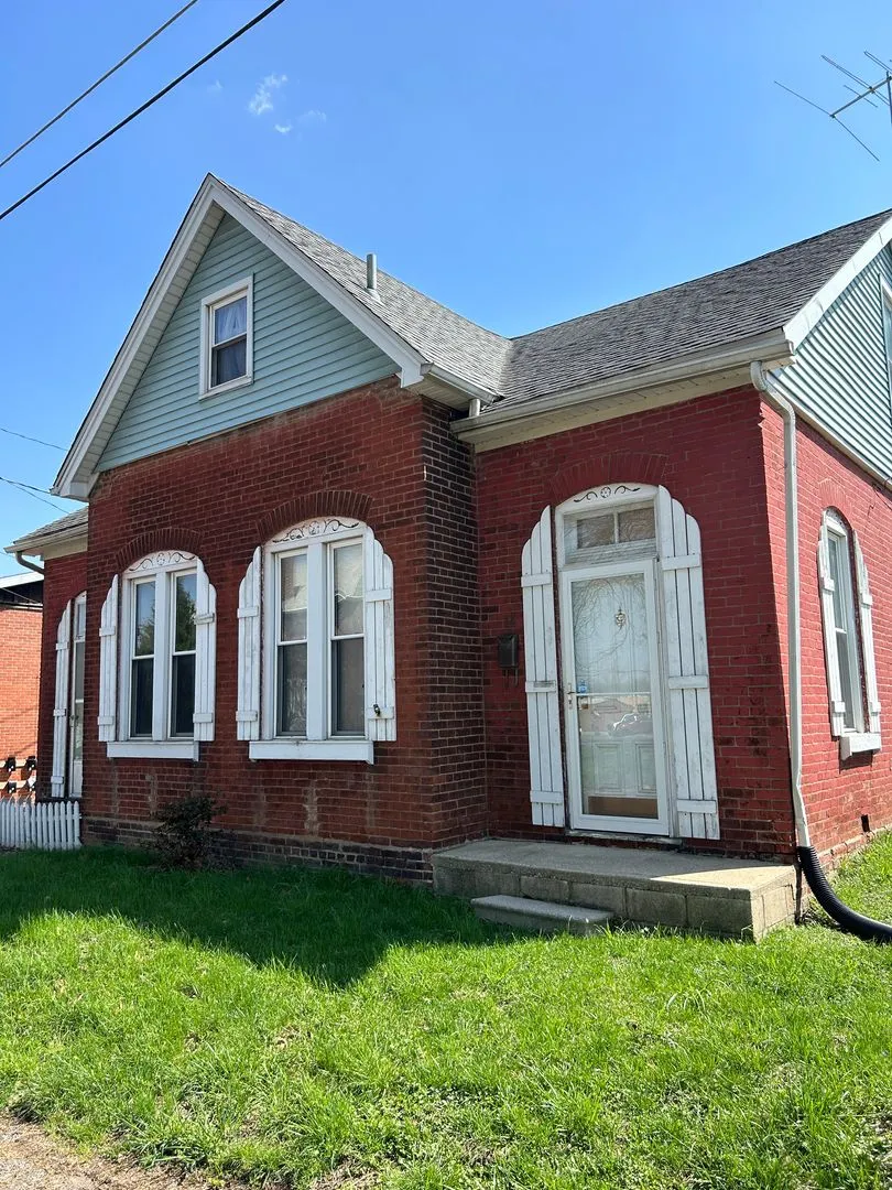 Primary Photo - 14 W J St
