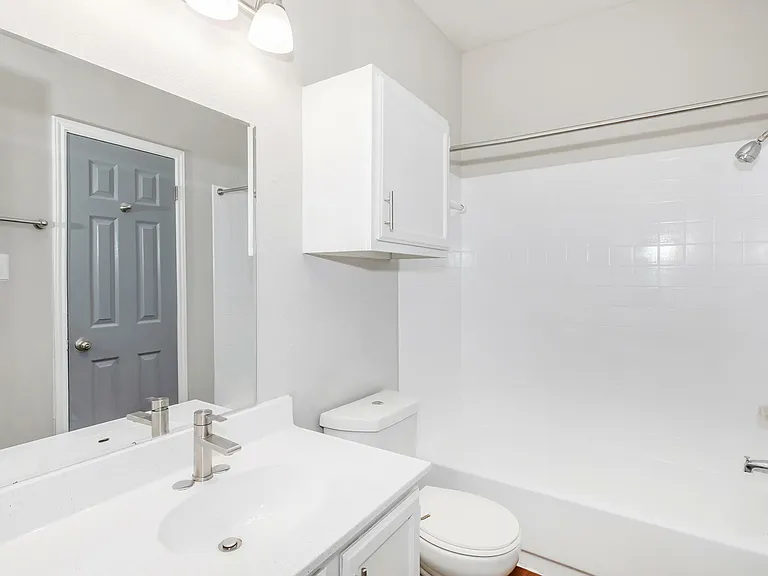 Lamar Place Apartments — Photo 49