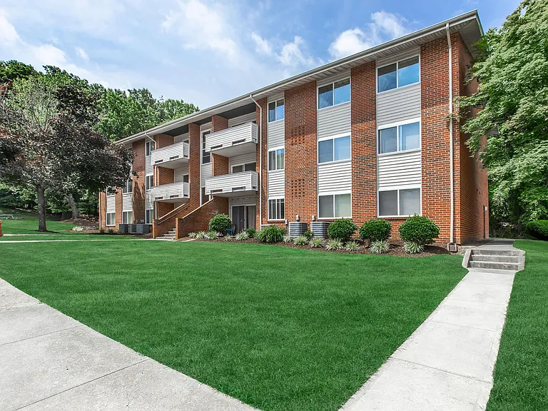 Windsor Hills Apartments — Photo 8