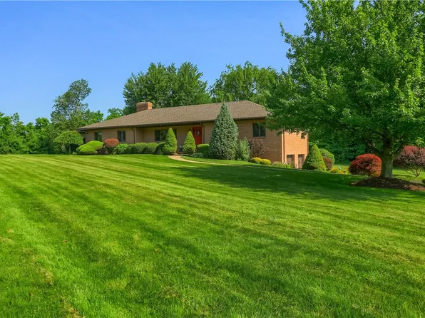 1301 Oakridge Rd S, Mc Donald, PA 15057